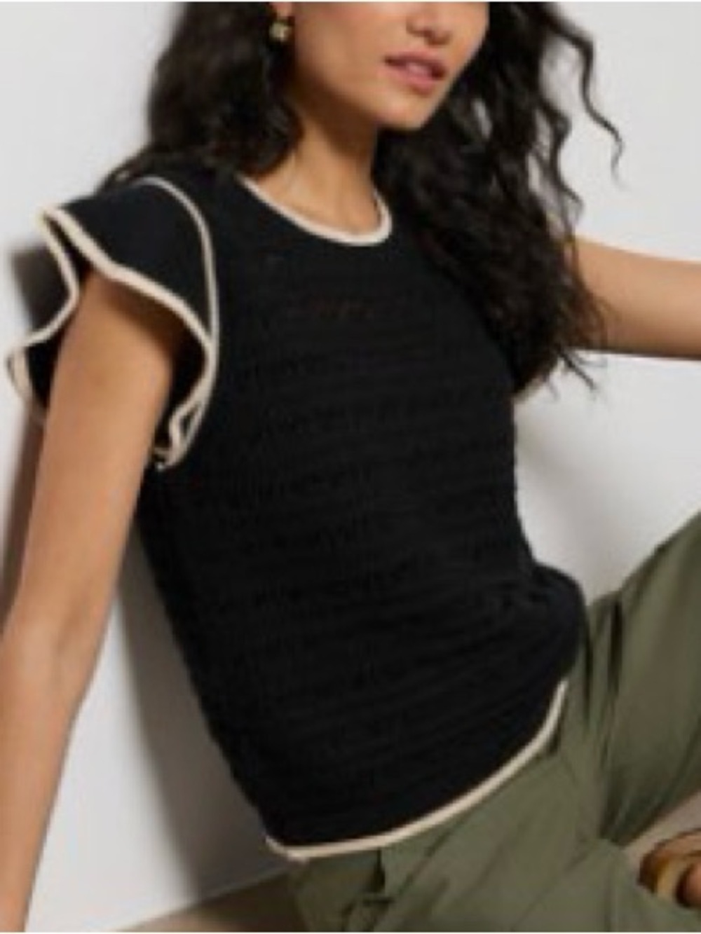Evereve Black Knit Tank with Cream Trim